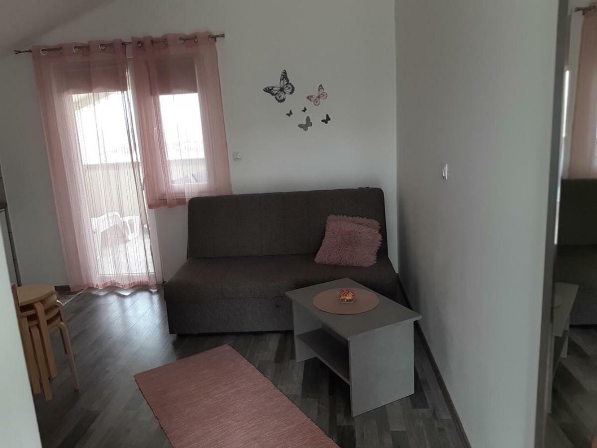 Apartmani Verica Karlobag Exterior photo